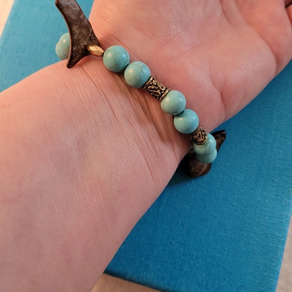 Turquoise and coconut shell stretch bracelet - Handmade - Picture 5 of 7